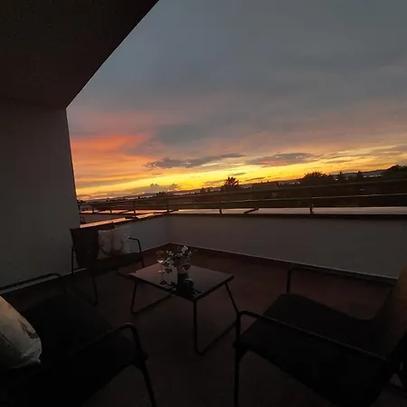 Vitorlas アパート *