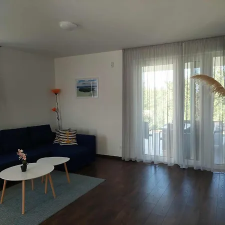 Vitorlas באלאטונסארסו